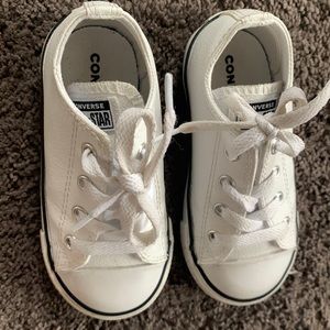 Converse toddler 8 sneaker
